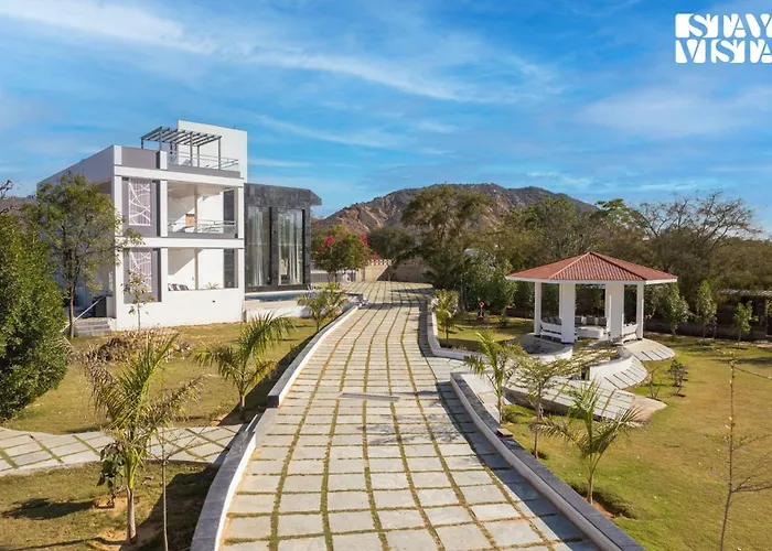 Stayvista'S Avadh Vatika - Mountain-View Villa With Outdoor Pool, Lawn Featuring A Gazebo & Bar Jaipur